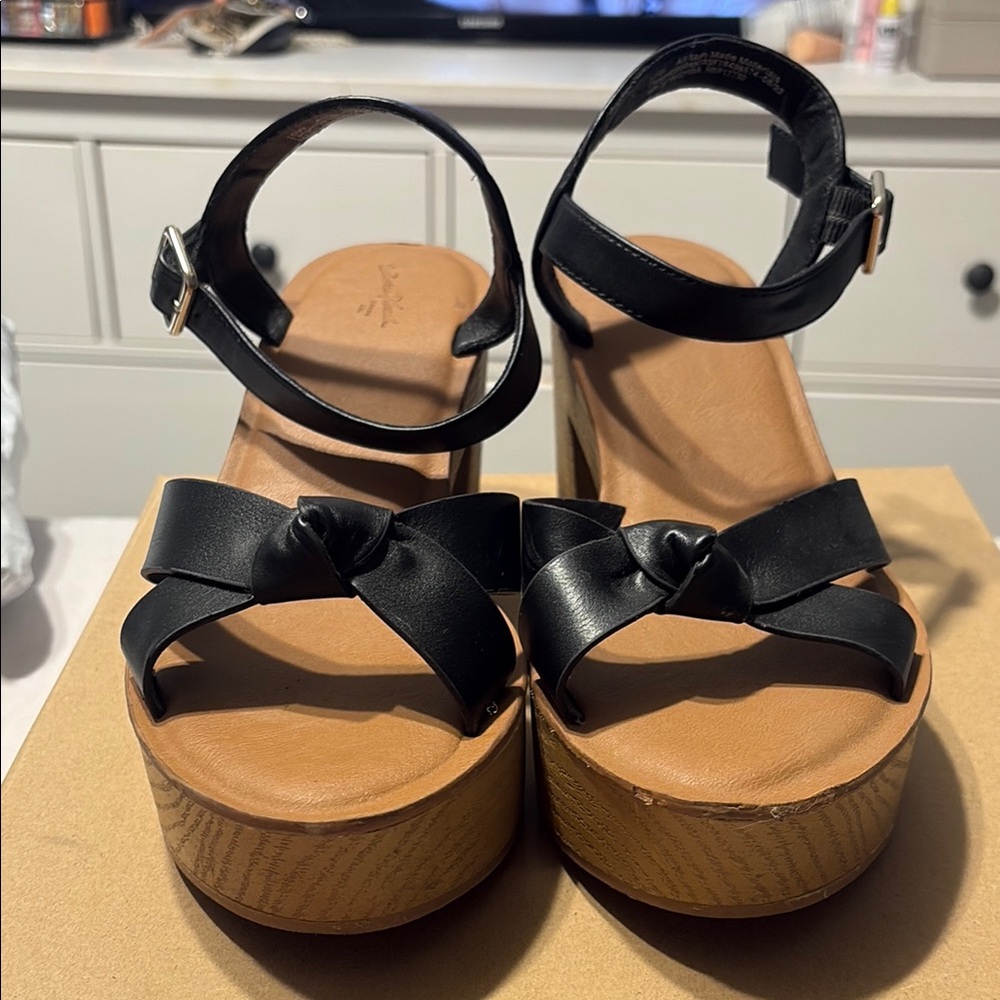 Universal Thread Black Strappy Platform Sandals -… - image 3